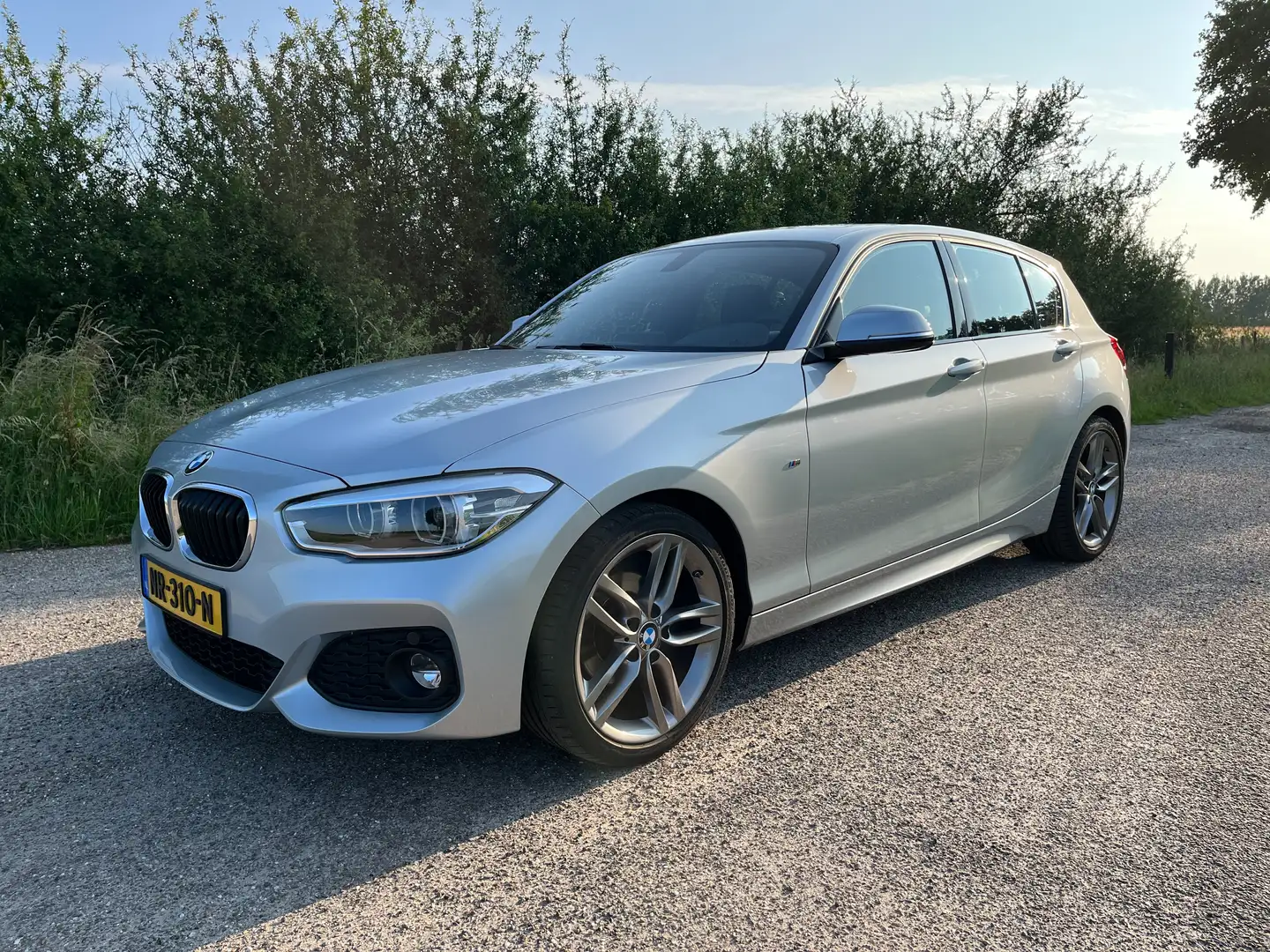BMW 118 118i High Executive M-sportpakket Zilver - 2