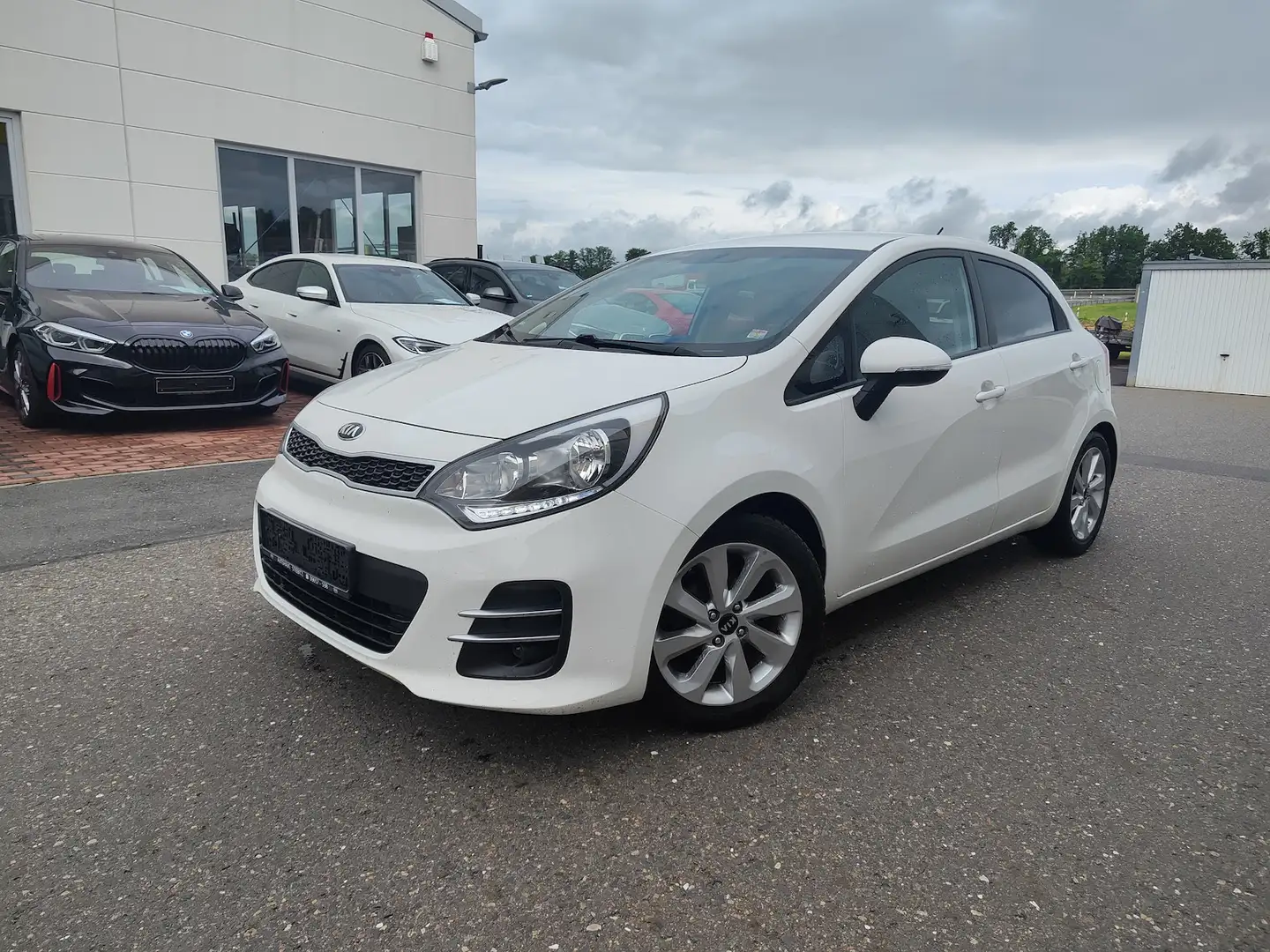Kia Rio 1.2 Attract Klimaautomatik Einparkhilfe Biały - 1