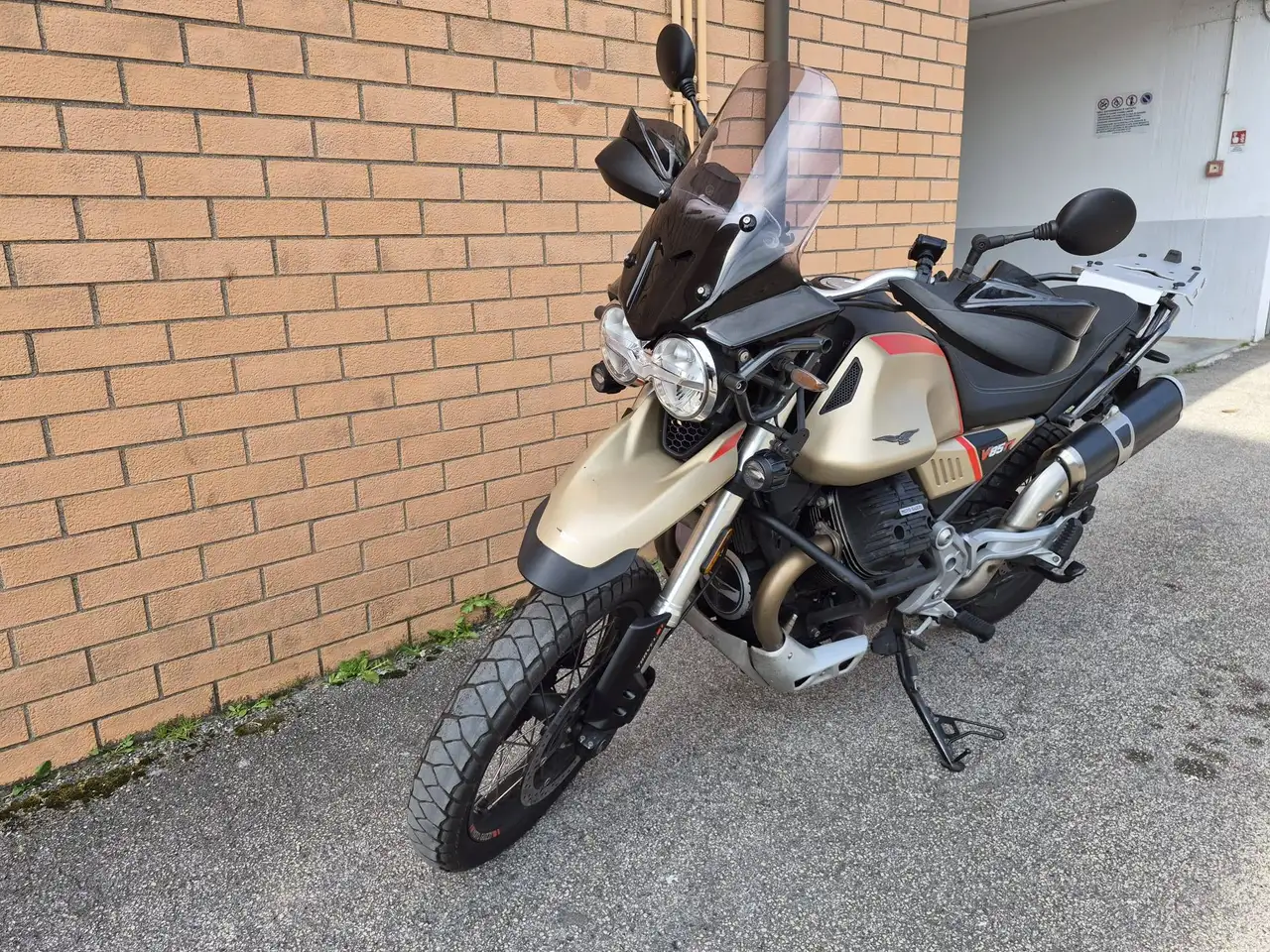 Moto Guzzi V 85 TT