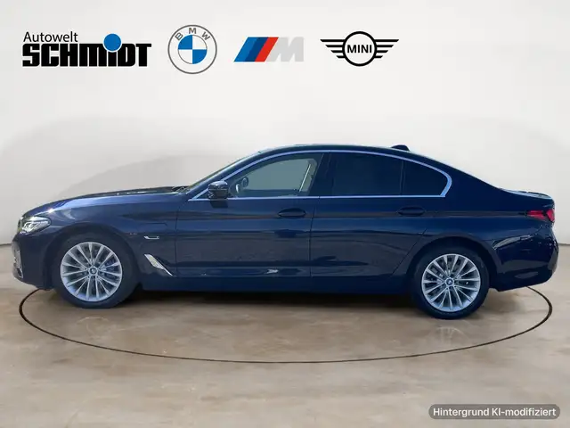 BMW 5 Series view 3