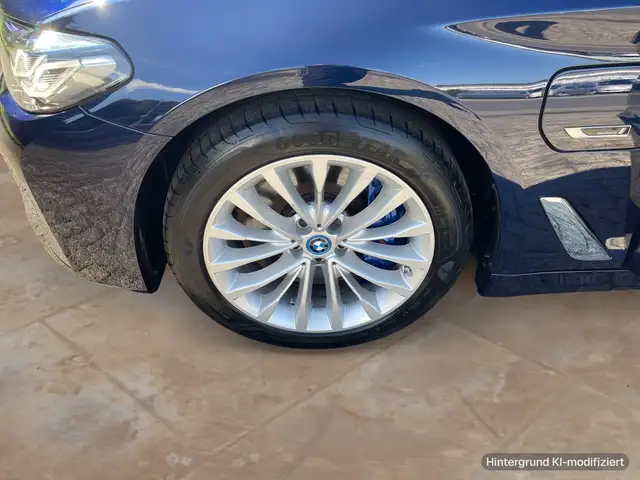 BMW 5 Series view 9
