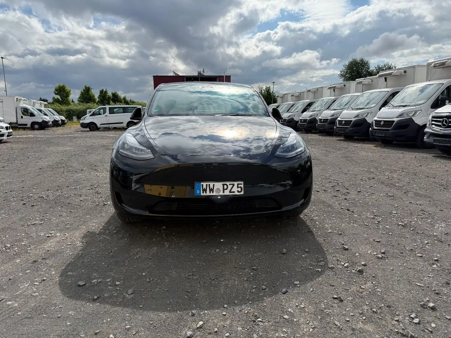 Tesla Model Y Basis RWD Schwarz - 2