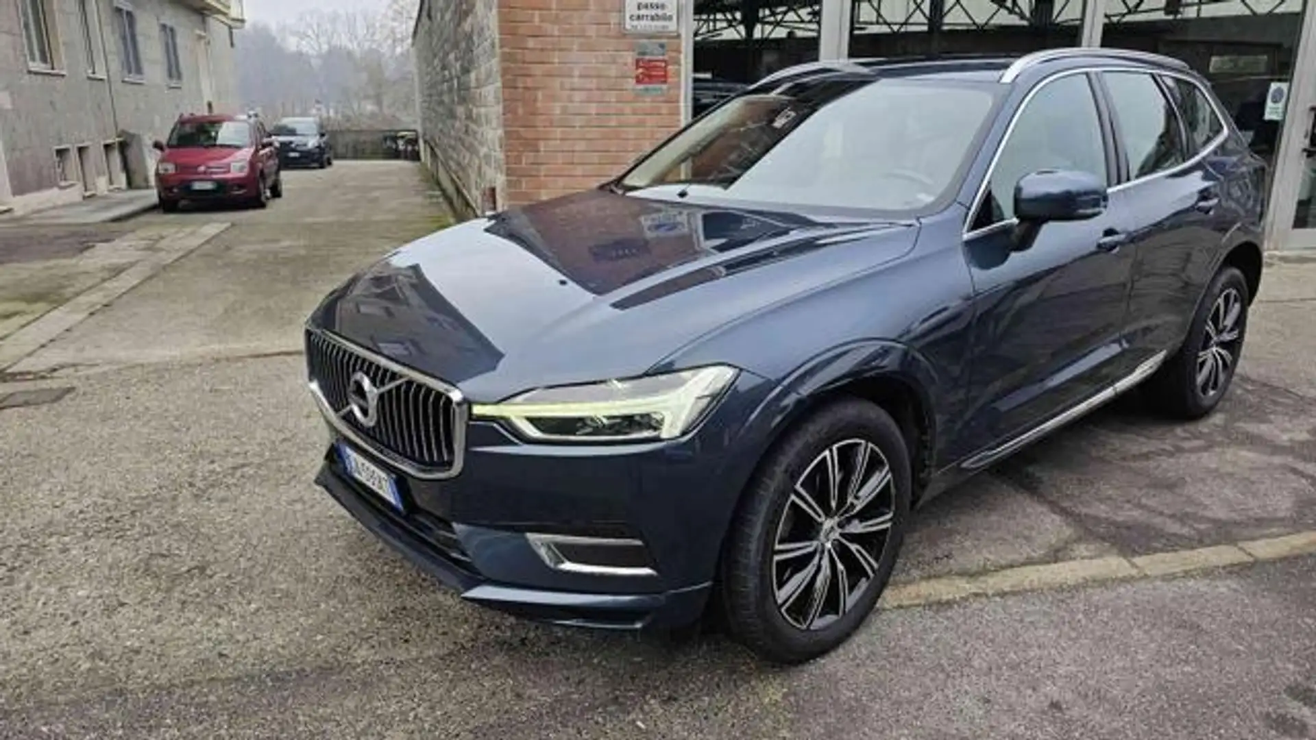 Volvo XC60 B4 (d) AWD Geartronic Inscription iva esposta Grigio - 1