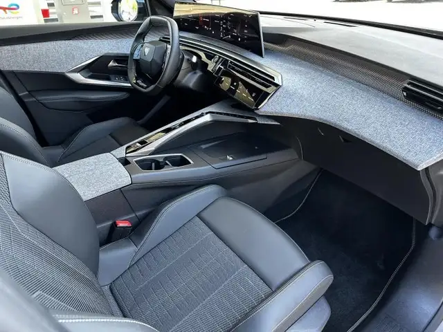 Peugeot 3008 view 2