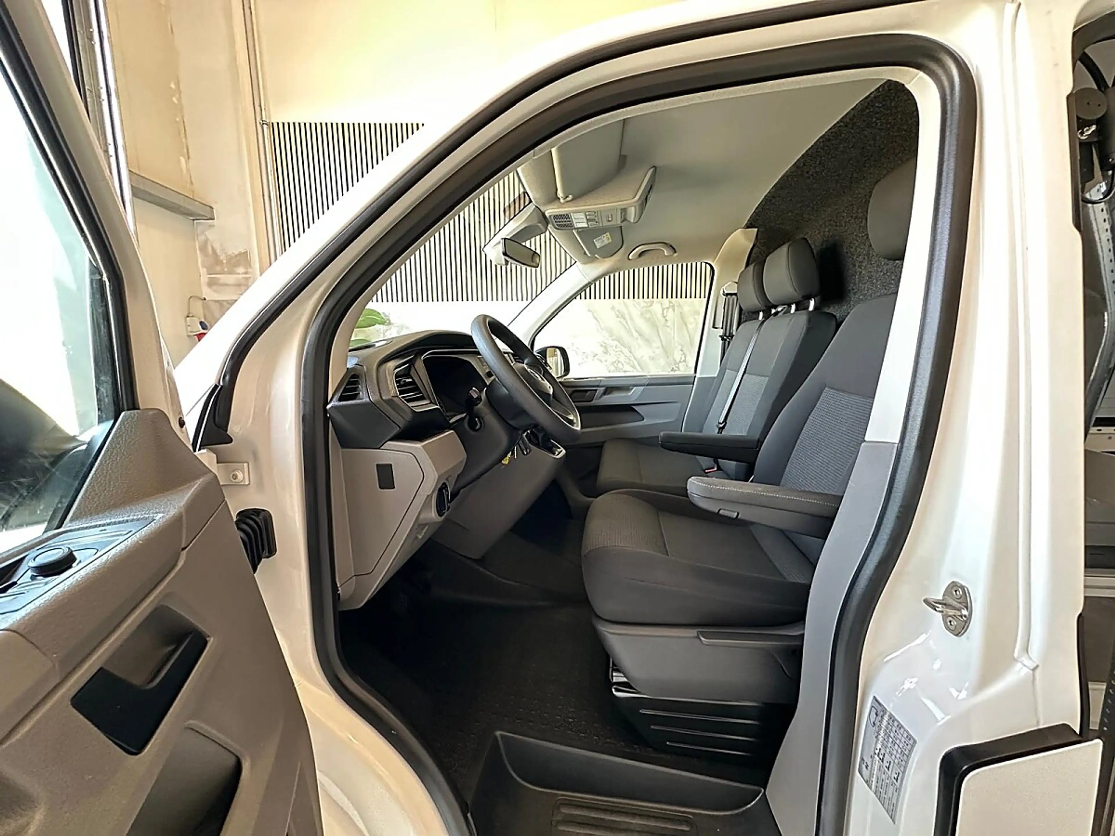 Volkswagen T6.1 Transporter T6.1Transporter KR Flügeltüren, Klima, li u. re... — photo 10