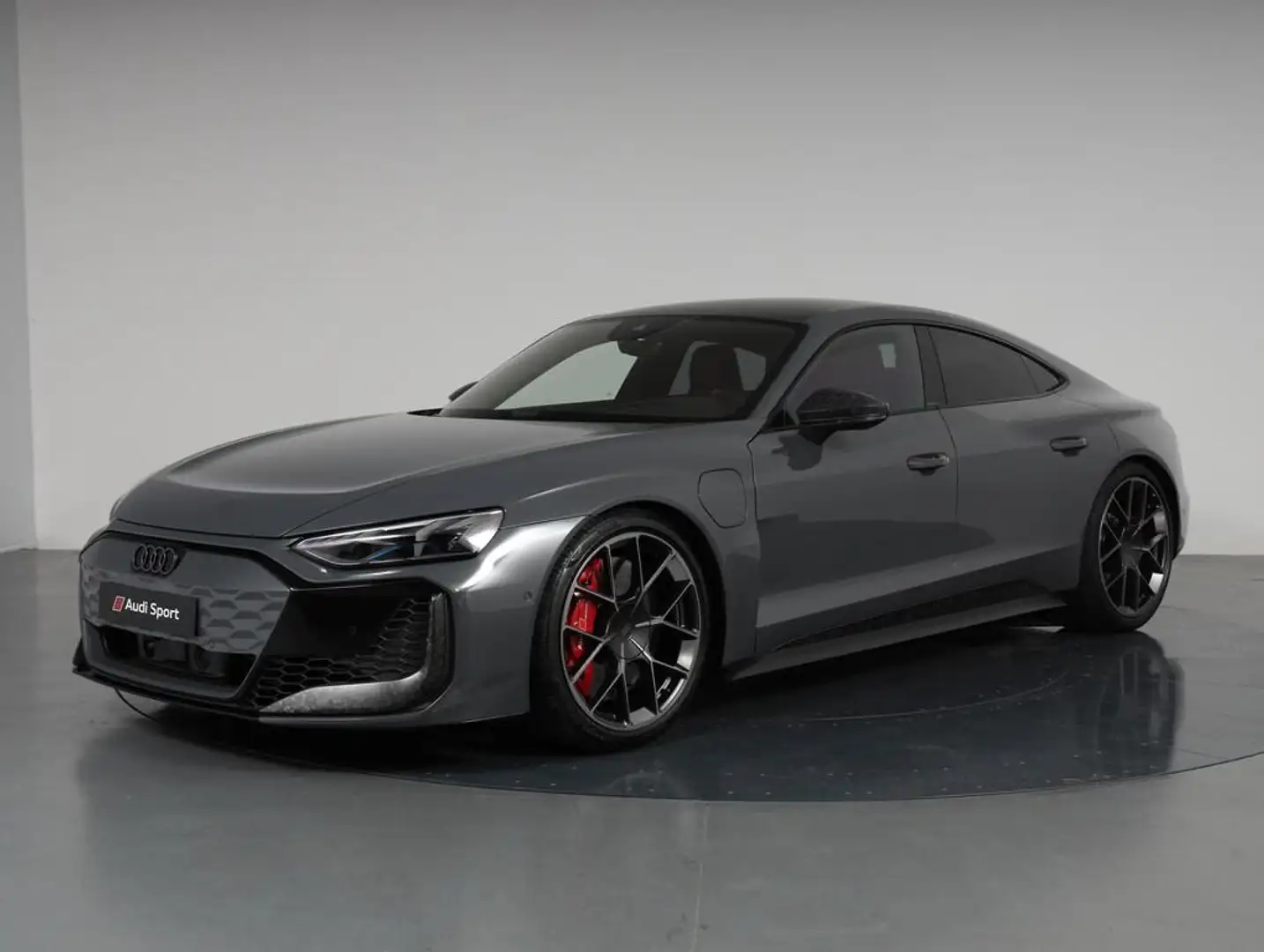 Audi RS e-tron GT 925cv performance Šedá - 1