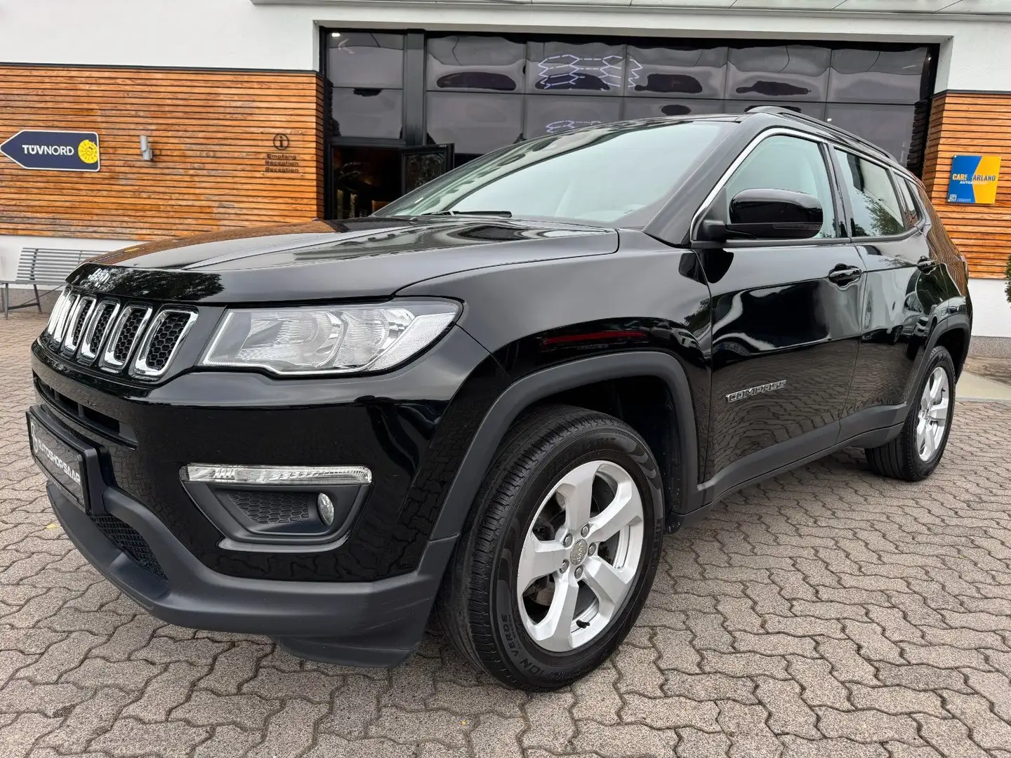 Jeep Compass Longitude FWD/SHZ/PDC Schwarz - 2