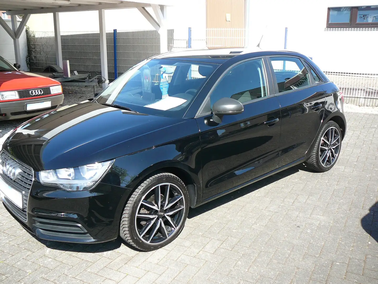 Audi A1 1.2 TFSI Sportback,Sehr gepflegt,Klima,Sitzheizung Zwart - 1