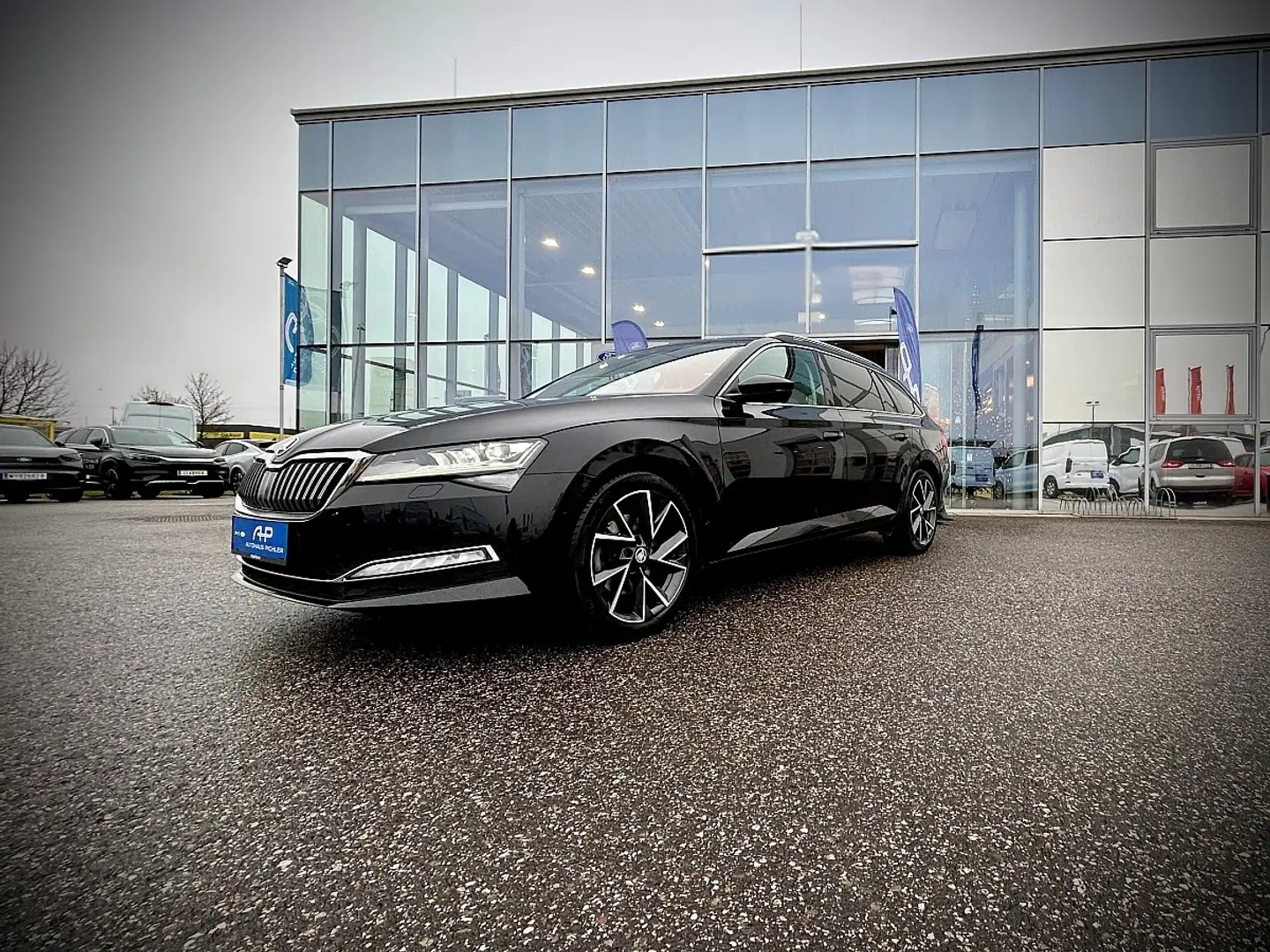 Skoda Superb Kombi 2,0 TDI 4x4 Style DSG FRONTSCHEIBENHEIZUN... Noir - 1