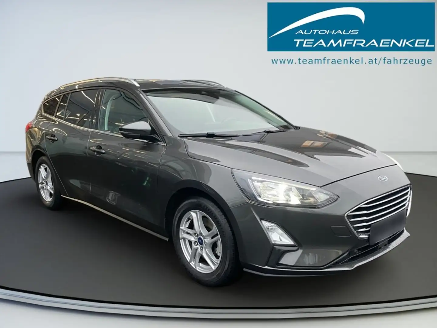 Ford Focus Kombi Turnier 1,0 EcoBoost Titanium Grau - 2