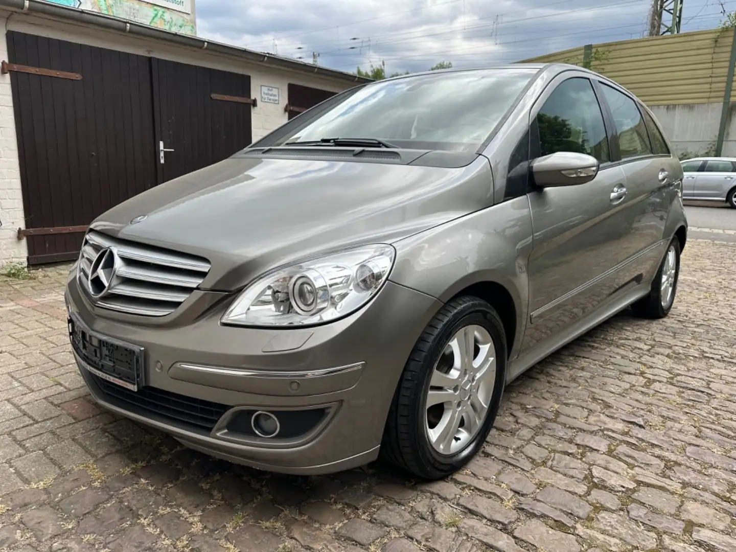 Mercedes-Benz B 200 B Klasse B 200/HU+AU NEU/AUTOMATIK/PDC/NAVI Grijs - 1