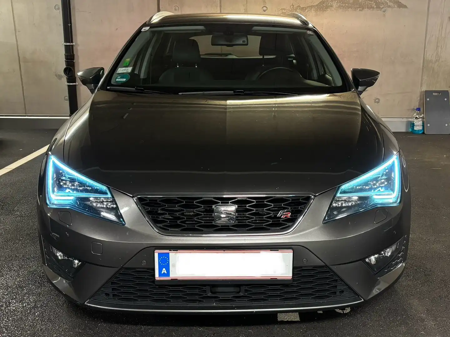 SEAT Leon Leon ST FR 2,0 TDI CR Start-Stop FR CR Start-Stopp Grau - 1