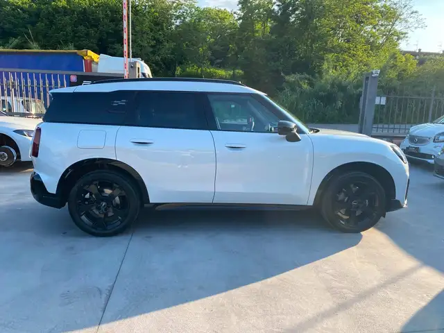 MINI Countryman view 13