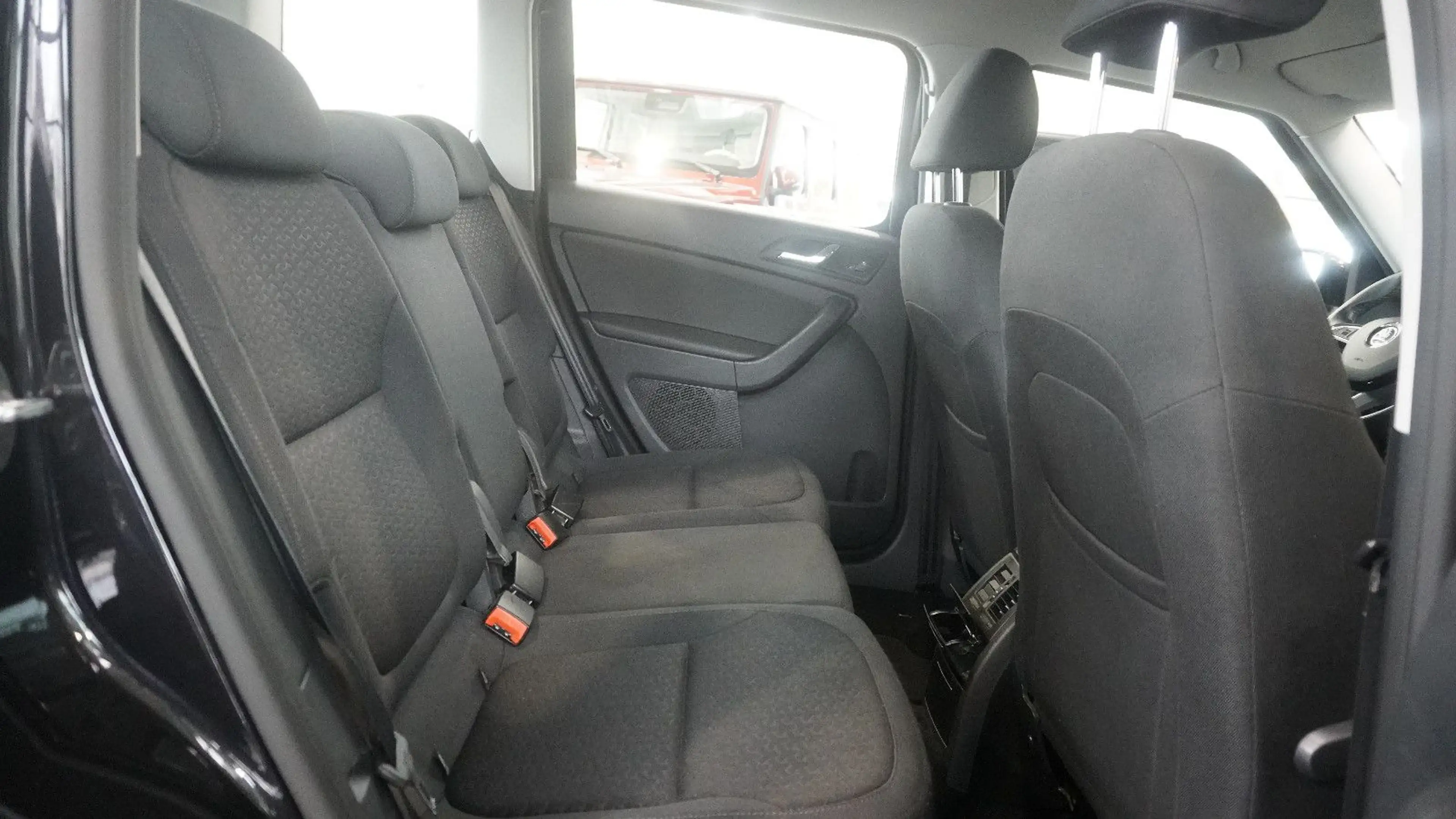 Skoda Yeti Style 4x4*1 HAND*AHK*BI-XENON*NAVI* — photo 12