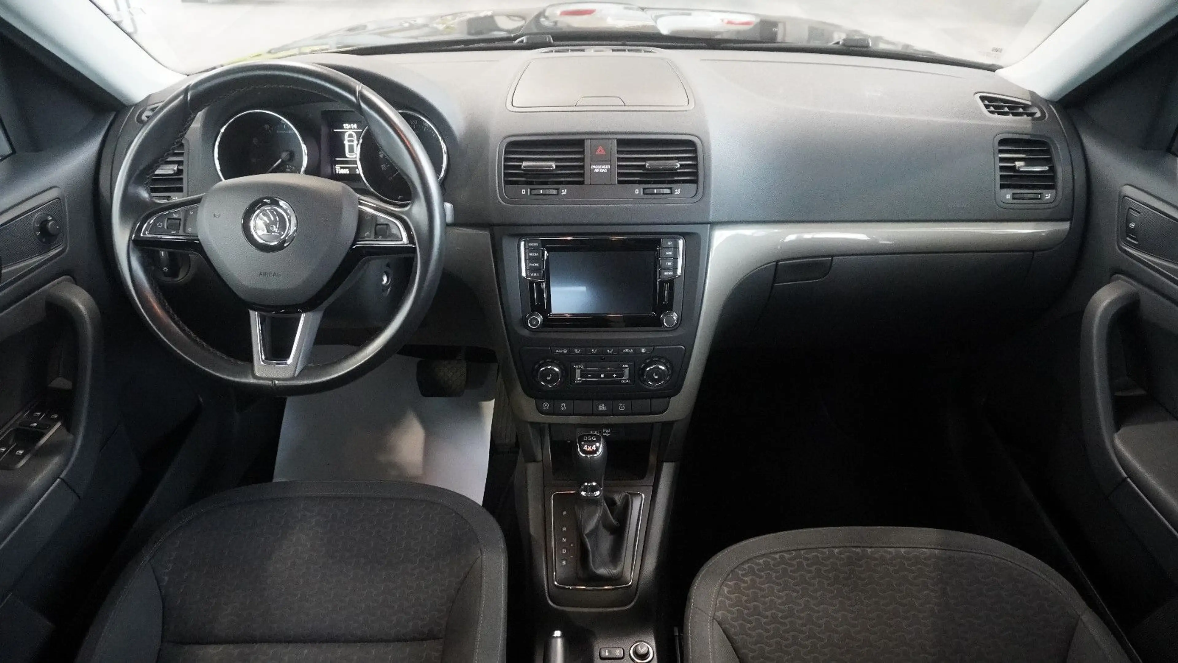 Skoda Yeti Style 4x4*1 HAND*AHK*BI-XENON*NAVI* — photo 10
