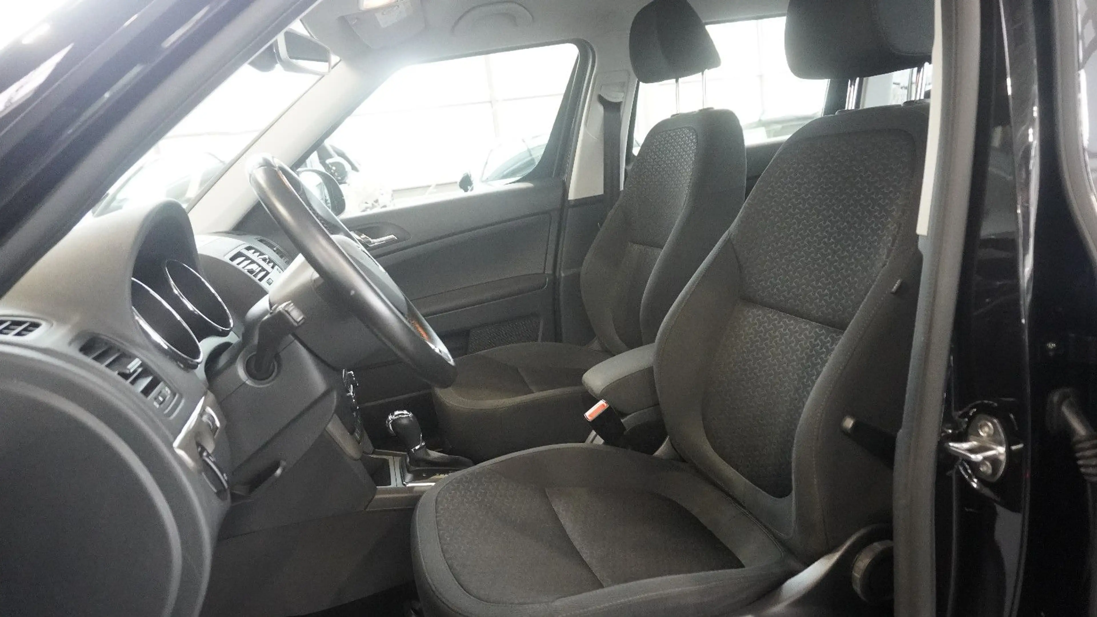 Skoda Yeti Style 4x4*1 HAND*AHK*BI-XENON*NAVI* — photo 9