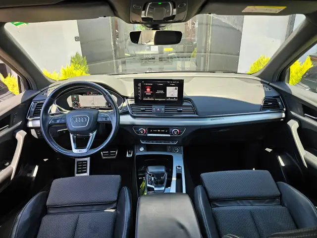 Audi Q5 view 9