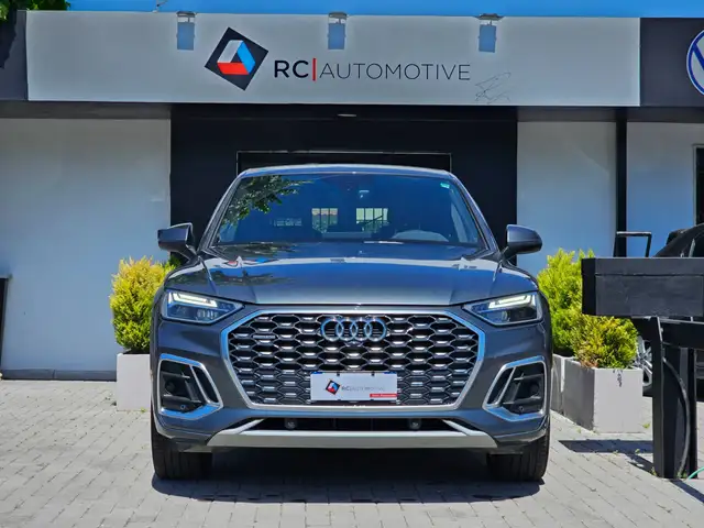 Audi Q5 view 4