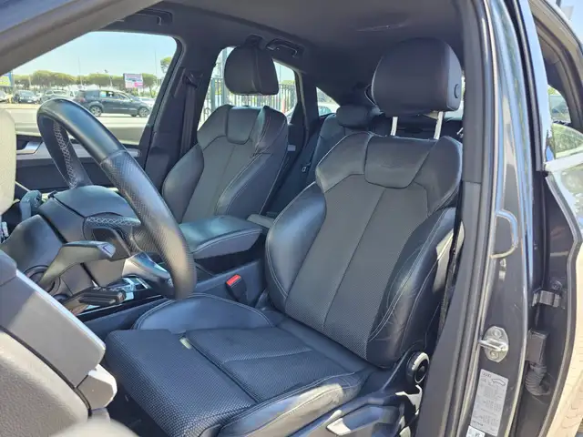 Audi Q5 view 12