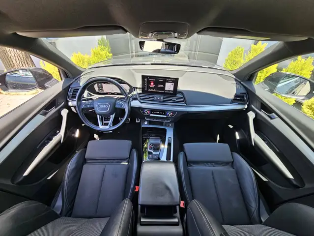Audi Q5 view 8