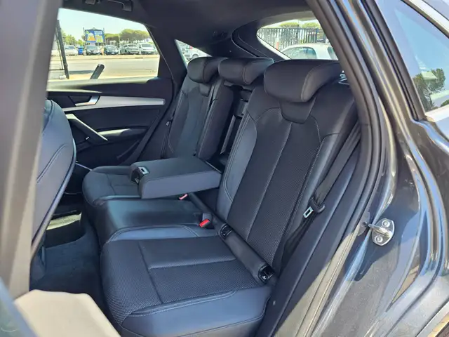 Audi Q5 view 7