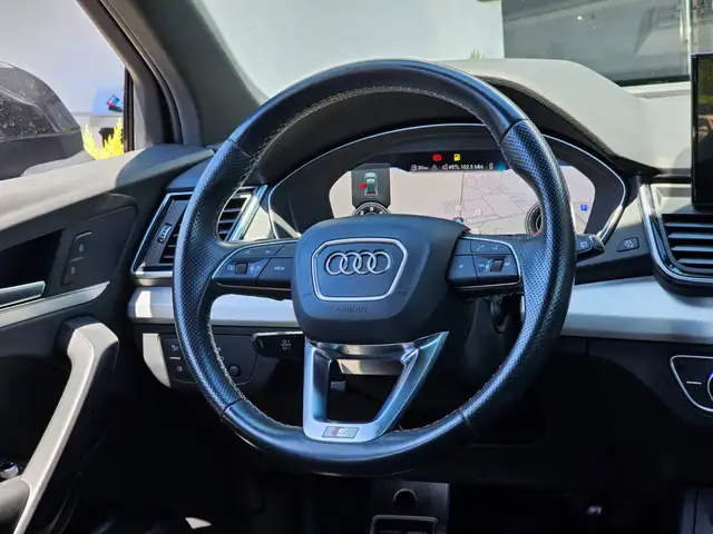 Audi Q5 view 10