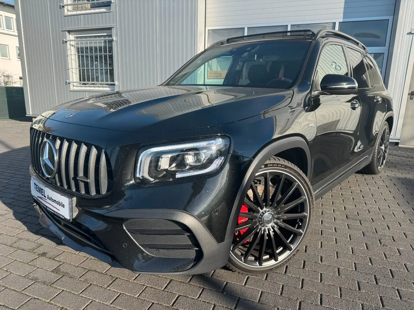 Mercedes-Benz GLB 35 AMG 4M PANO LEDER MBUX LMR 21 BURMESTER Schwarz - 1