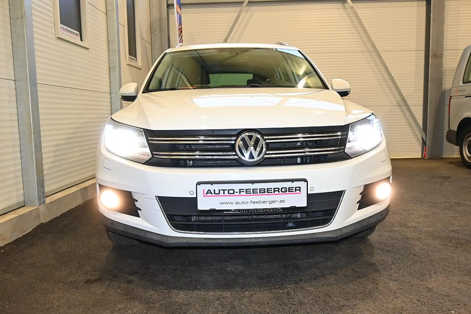 Volkswagen Tiguan 2,0 TDI Karat BMT; Ambiente Beleuchtung, Einpar... Weiß - 2
