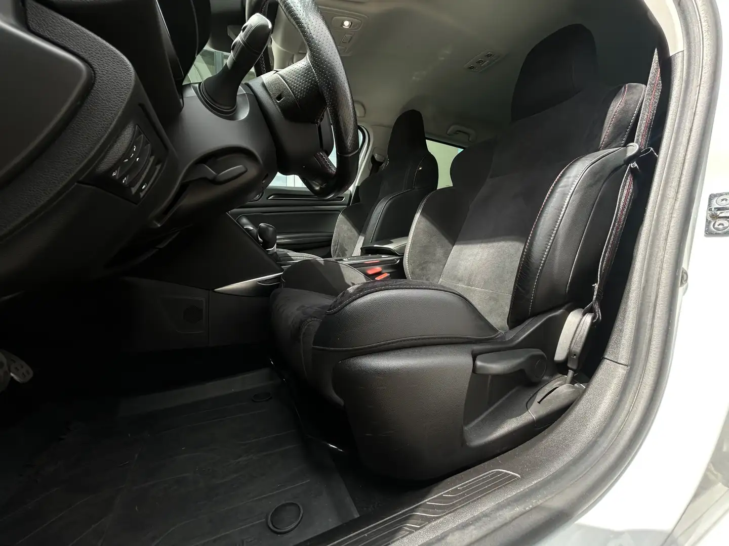 Renault Megane E-Tech Estate 1.6 Plug-In Hybrid 160 R.S. Line Weiß - 2