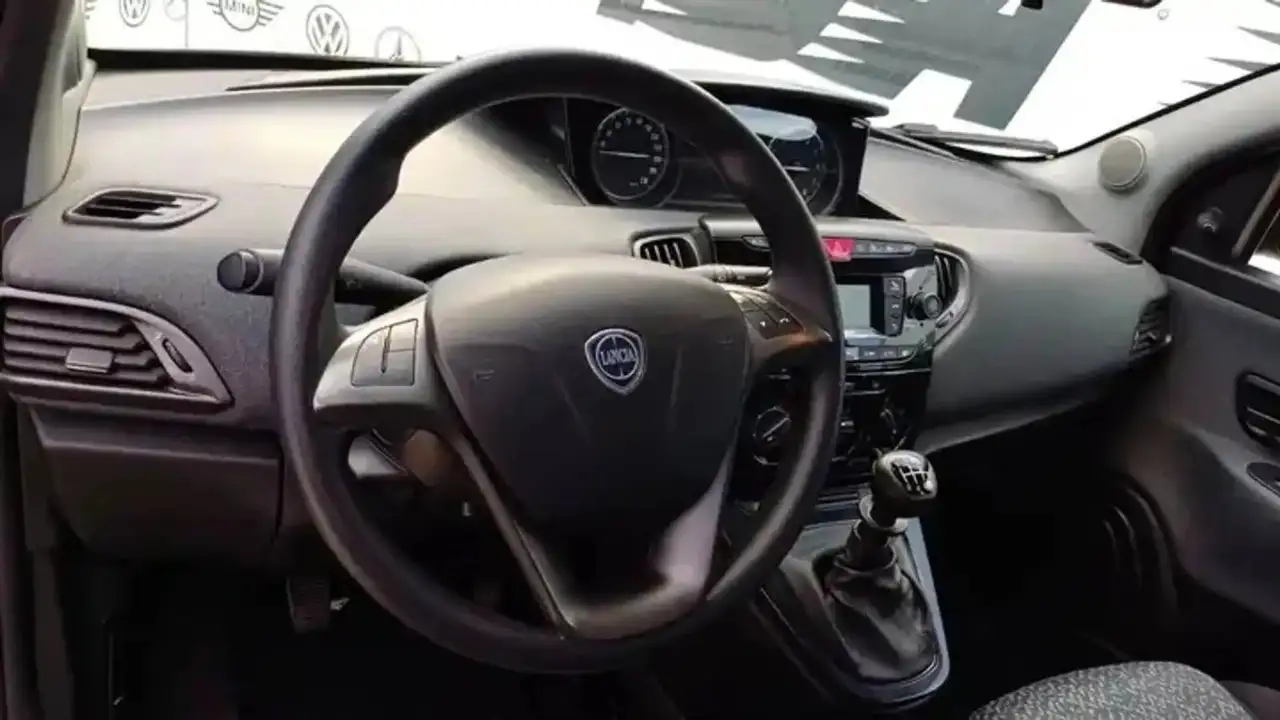 Lancia Ypsilon 2022 — фото 9
