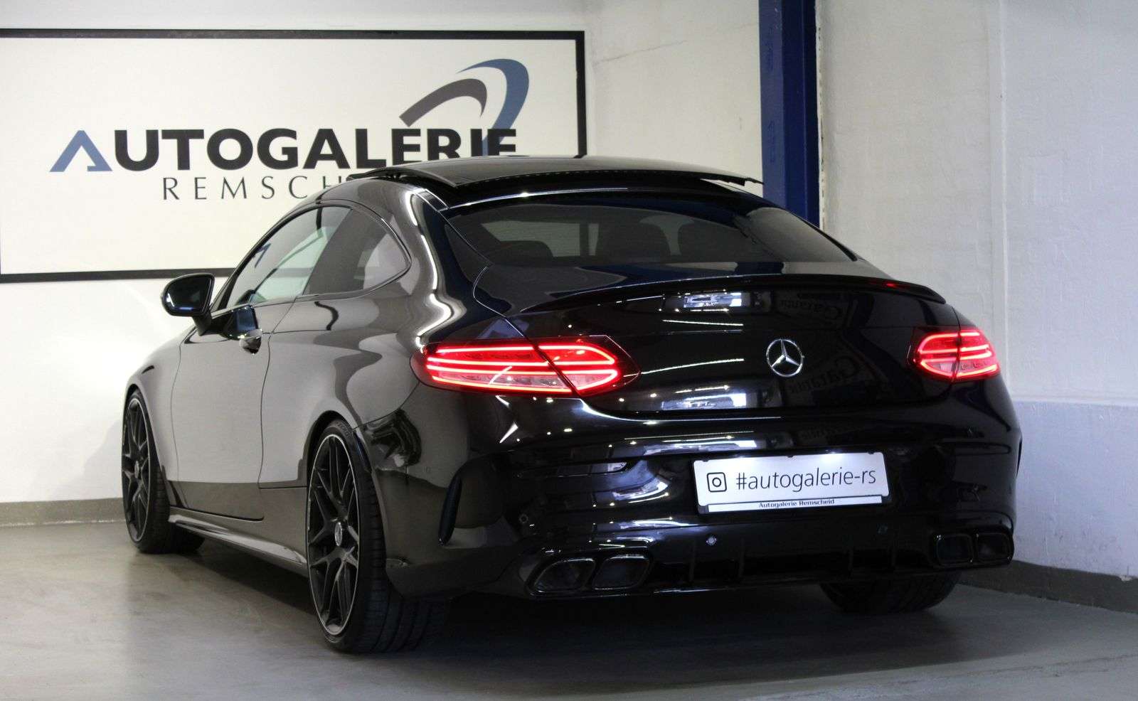 Second hand Mercedes Benz C-Class 300