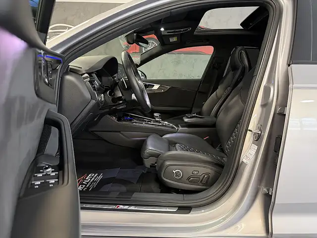 Audi RS4 view 13