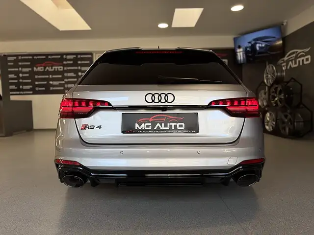 Audi RS4 view 8