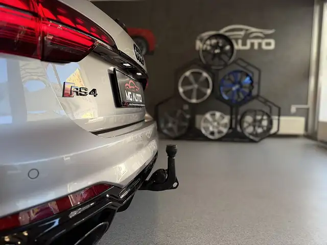 Audi RS4 view 7