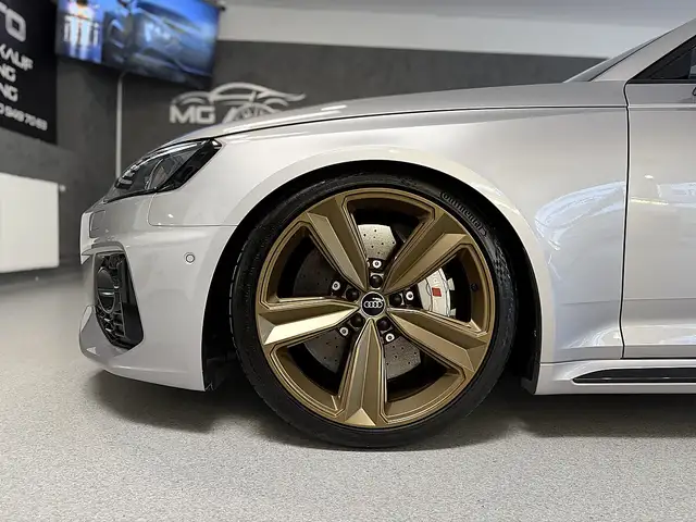 Audi RS4 view 5