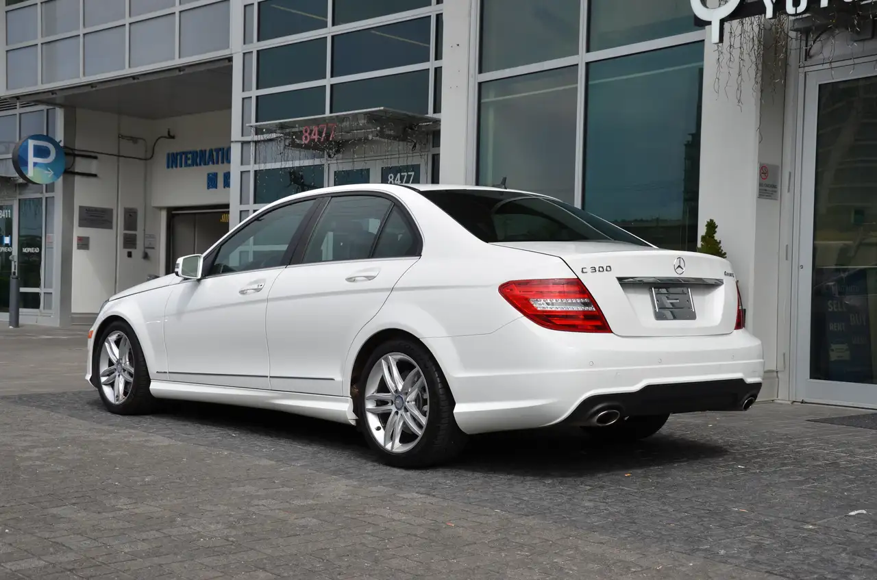 Mercedes-Benz C-Class снимка Mercedes-Benz C-Class