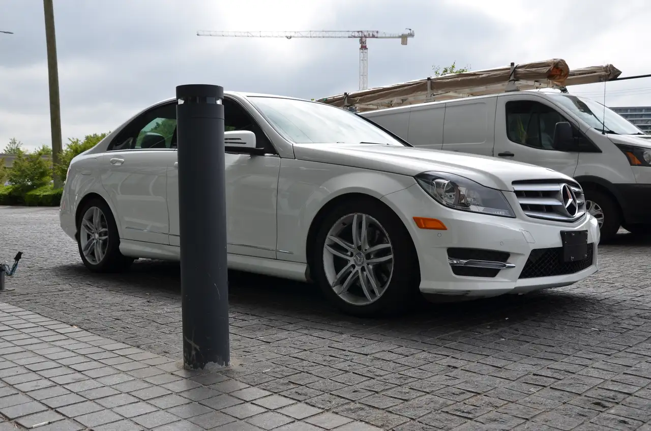 Mercedes-Benz C-Class снимка Mercedes-Benz C-Class