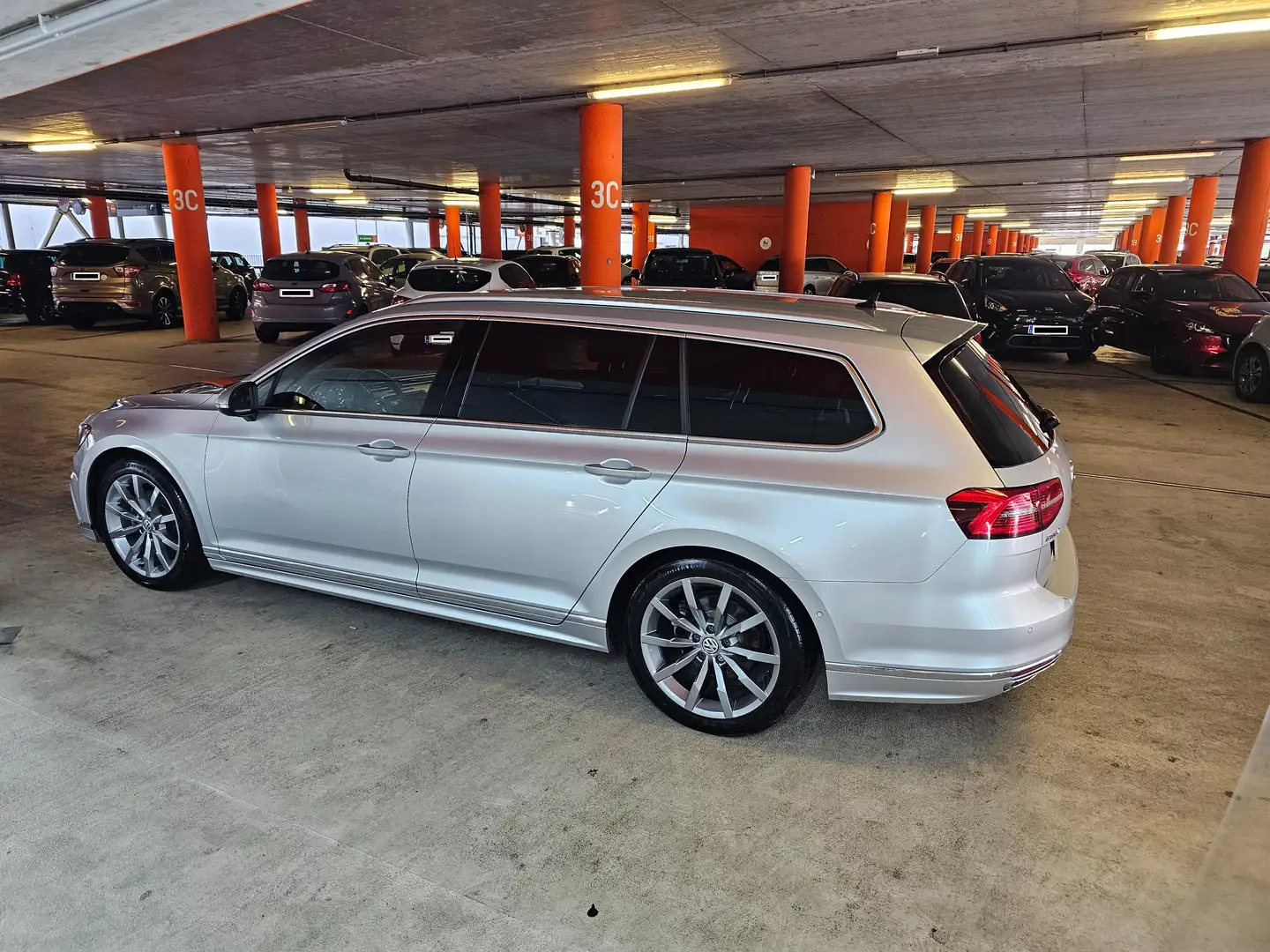 Volkswagen Passat Variant GT Silber - 1