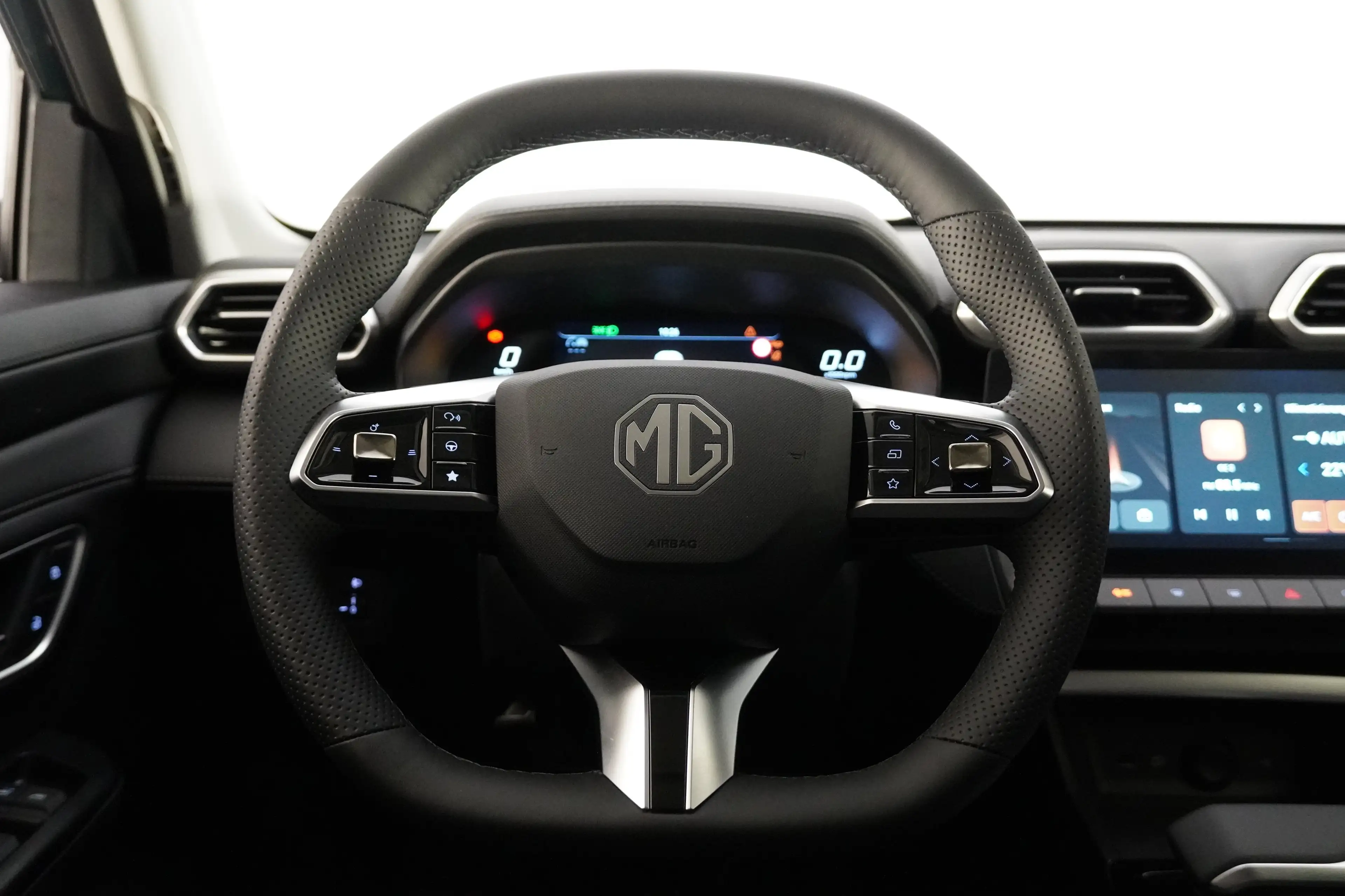 MG ZS HEV Luxury MY26 GRATIS WINTERREIFEN - ab EUR25.990 — photo 7