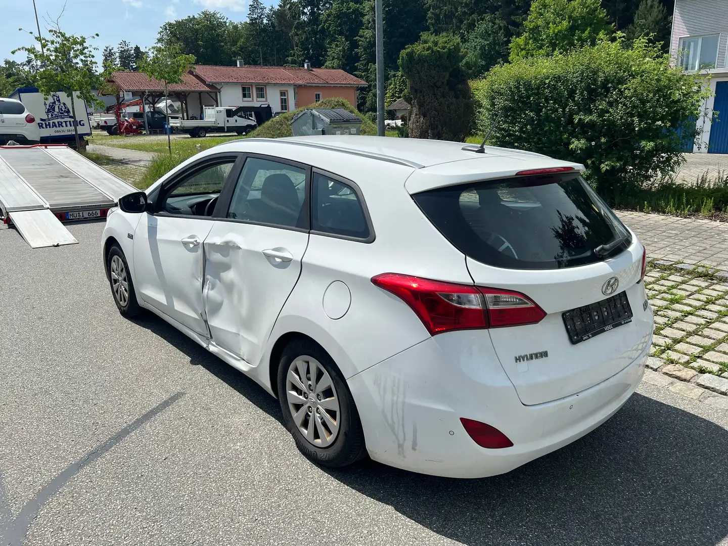 Hyundai i30 blue Kombi 1.6 CRDi Trend Blanc - 1