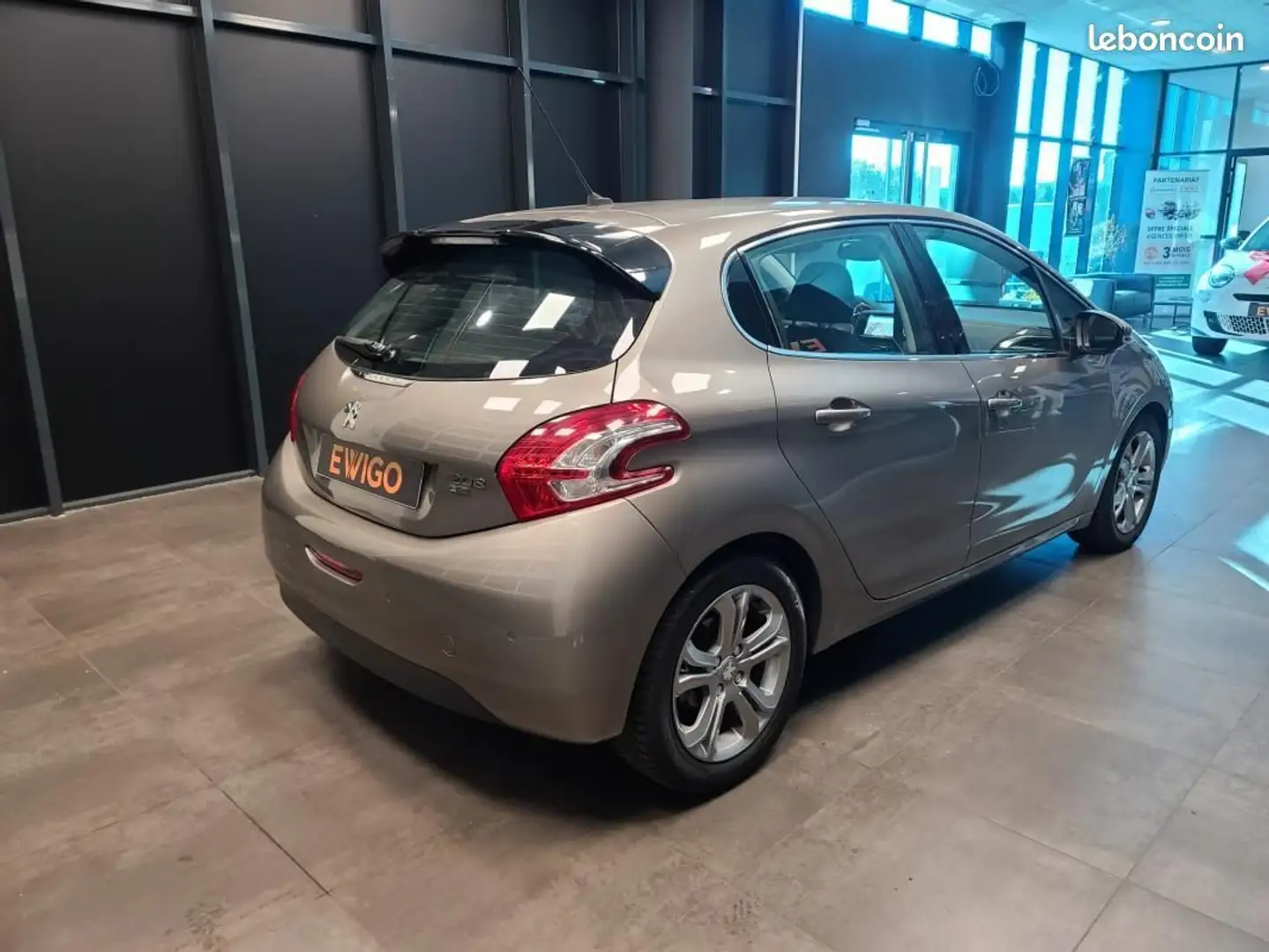 Peugeot 208 1.6 e-HDi FAP Allure 5p Gris - 2