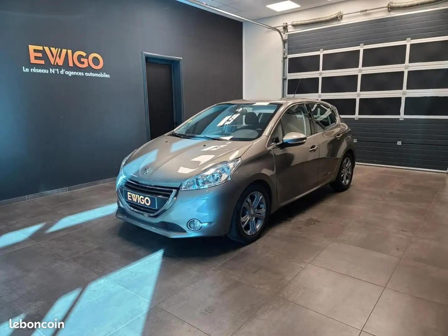 Peugeot 208 1.6 e-HDi FAP Allure 5p Gris - 1