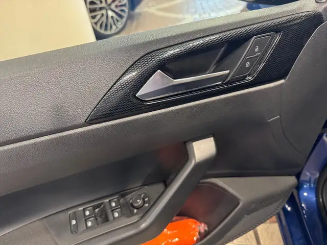 Volkswagen Polo view 9