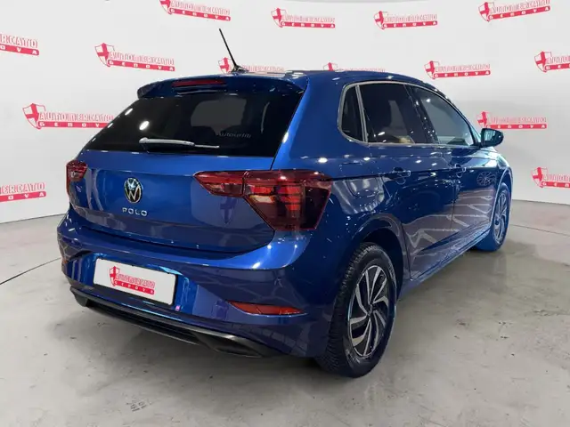 Volkswagen Polo view 4
