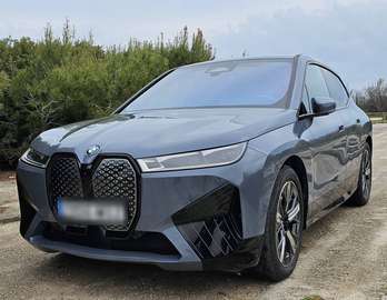 iX xDrive40 · 1 propietario · Laserlight · Paquete Sport · Harman Kardon · Cámaras 360º