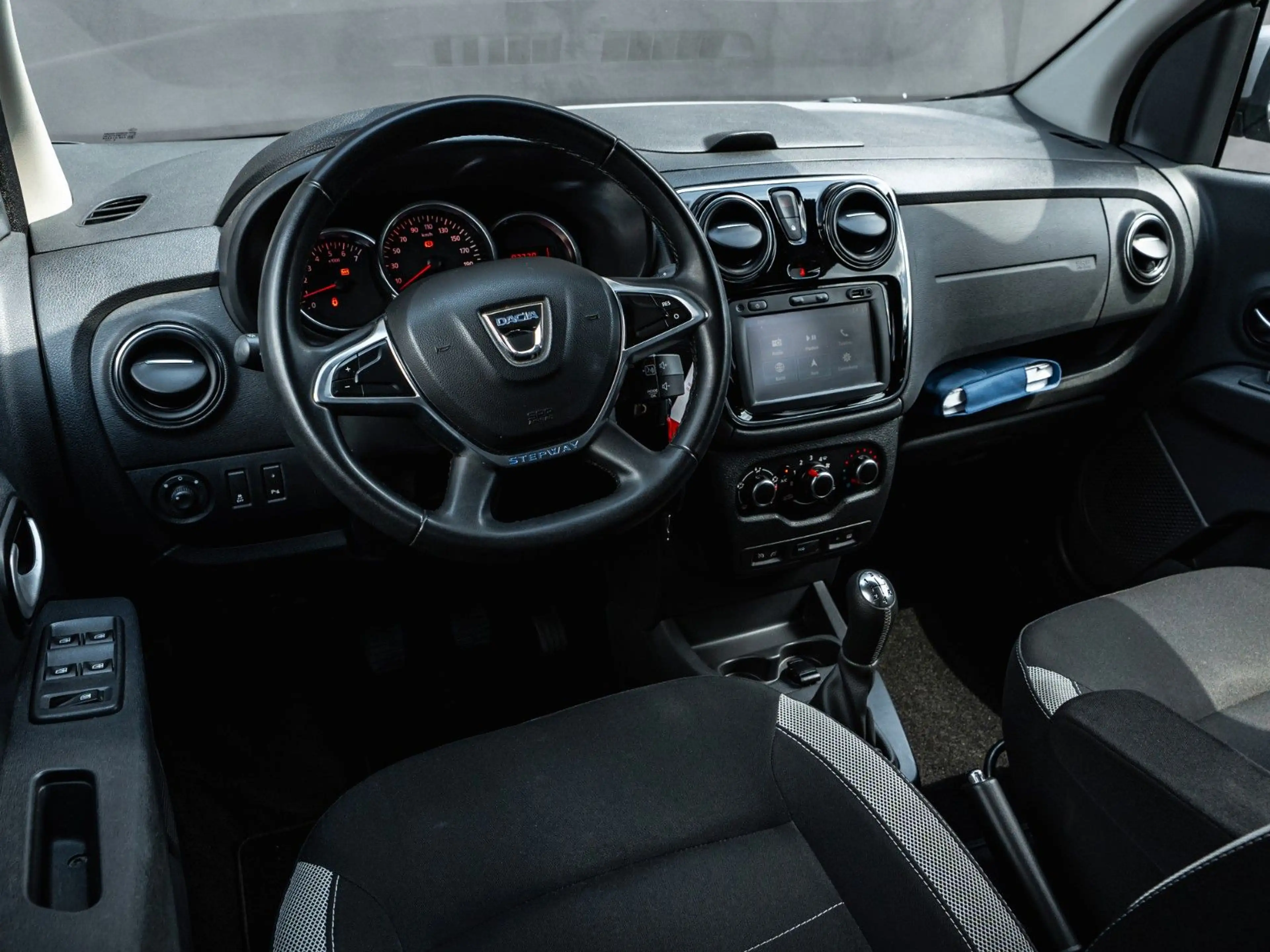 Dacia Lodgy Stepway 1 Hand 7 Sitzer Top — photo 10