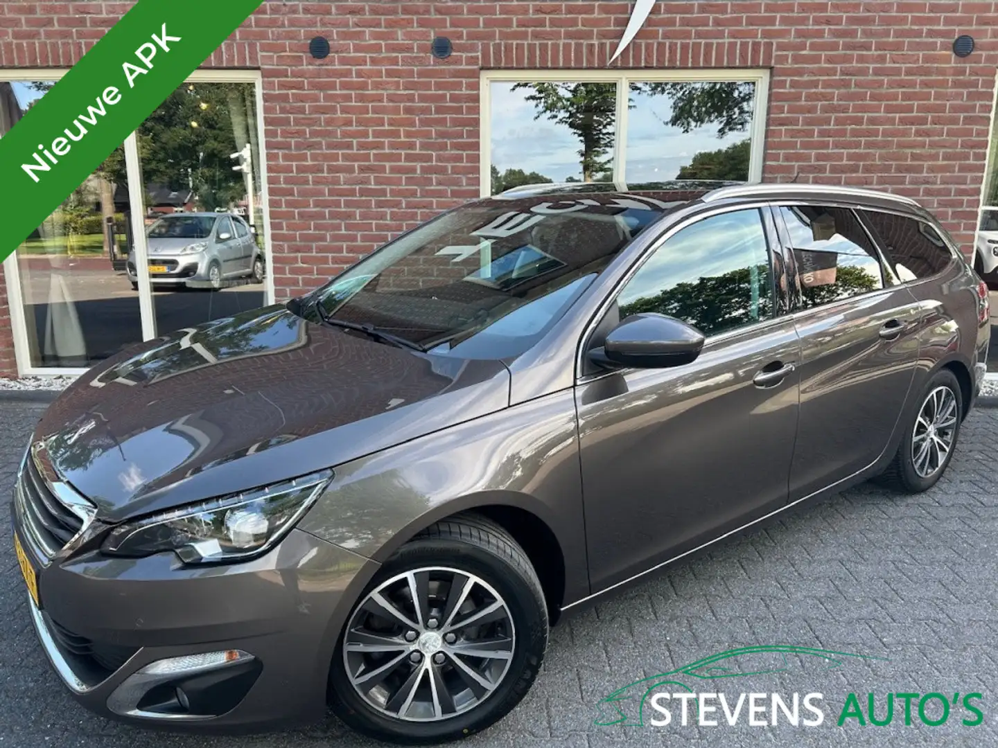Peugeot 308 SW 1.2 PureT.Blue L. Pr NIEUWE APK + D-RIEM / CAME Grijs - 1