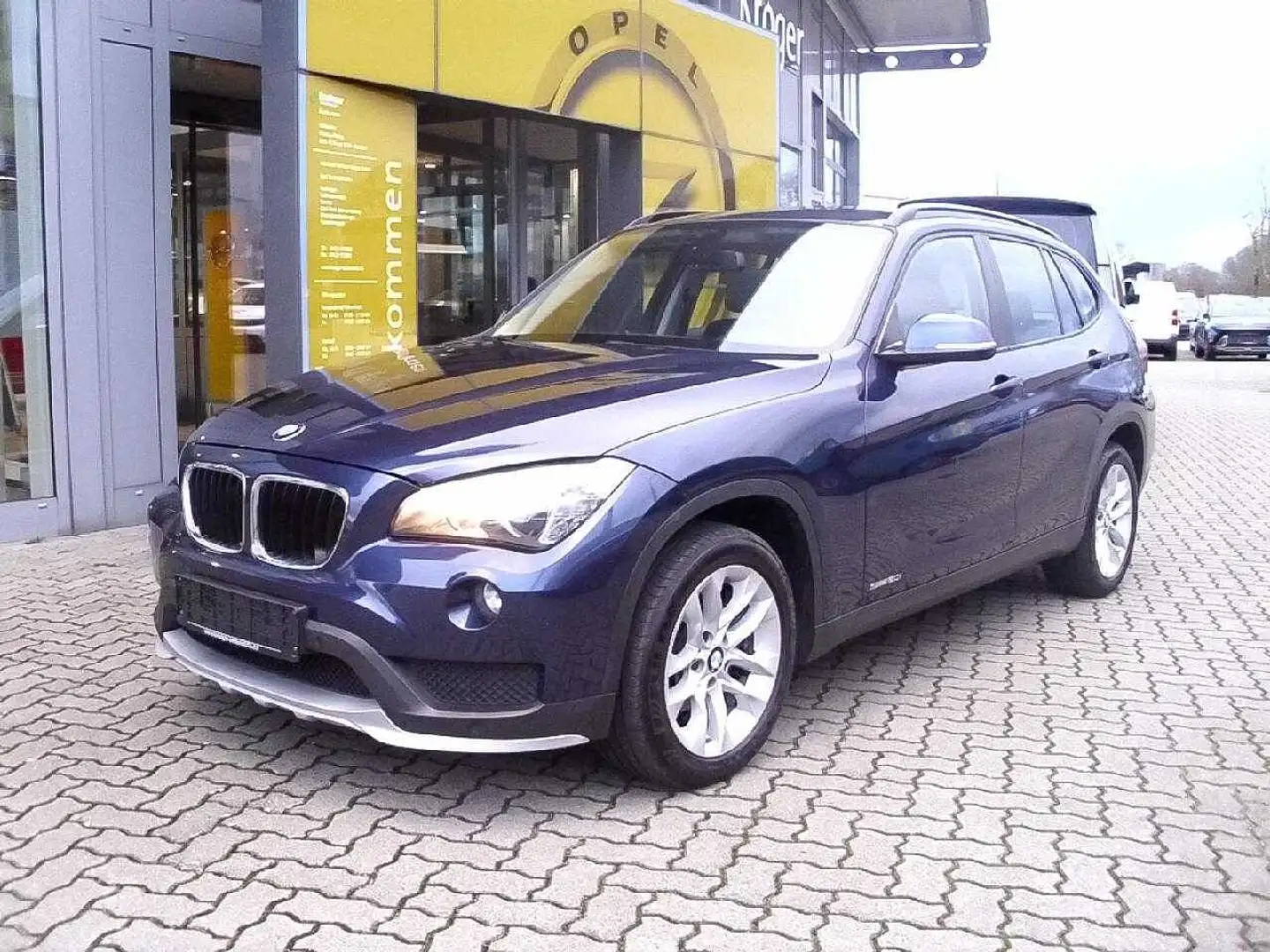 BMW X1 Baureihe 20 i sDrive Blau - 1