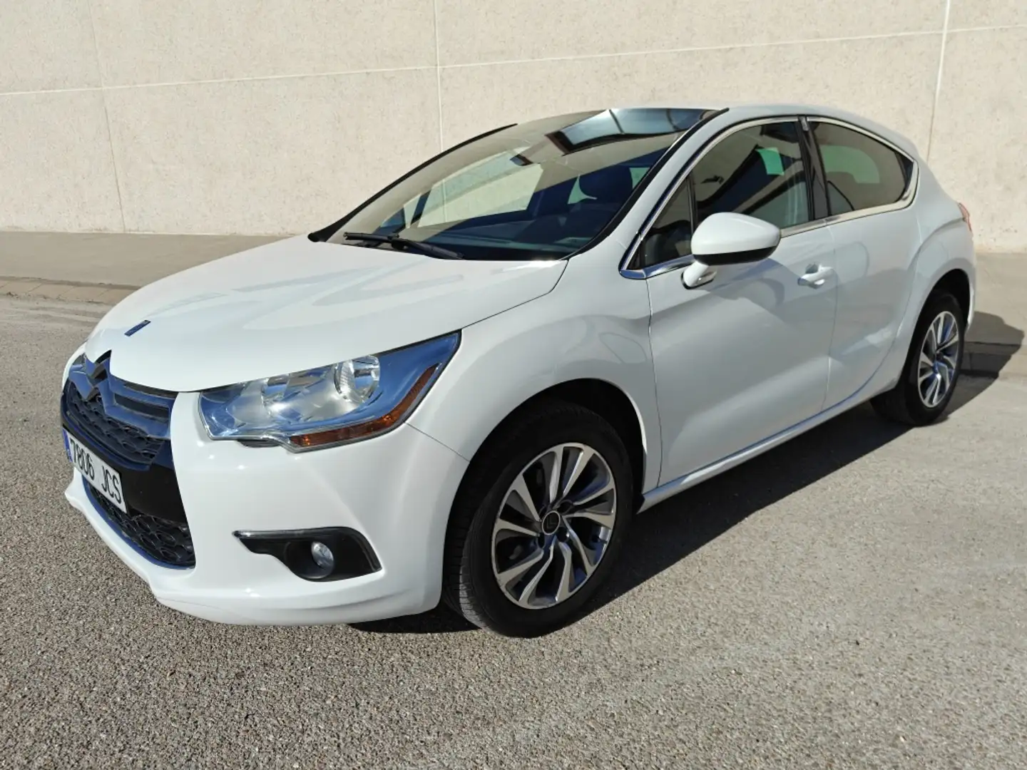 DS Automobiles DS 4 1.6HDi Design 90 Blanco - 2