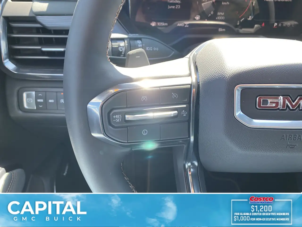 GMC Acadia снимка GMC Acadia